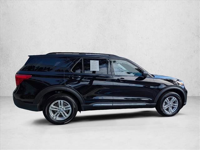 Used 2022 Ford Explorer XLT w/ Equipment Group 202A image 4