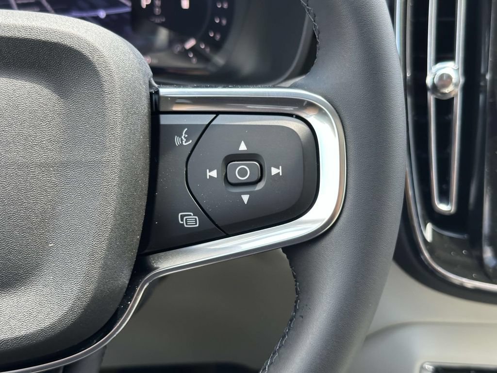 New 2026 Volvo XC40 B4 Plus w/ Protection Package Premier FWD image 9