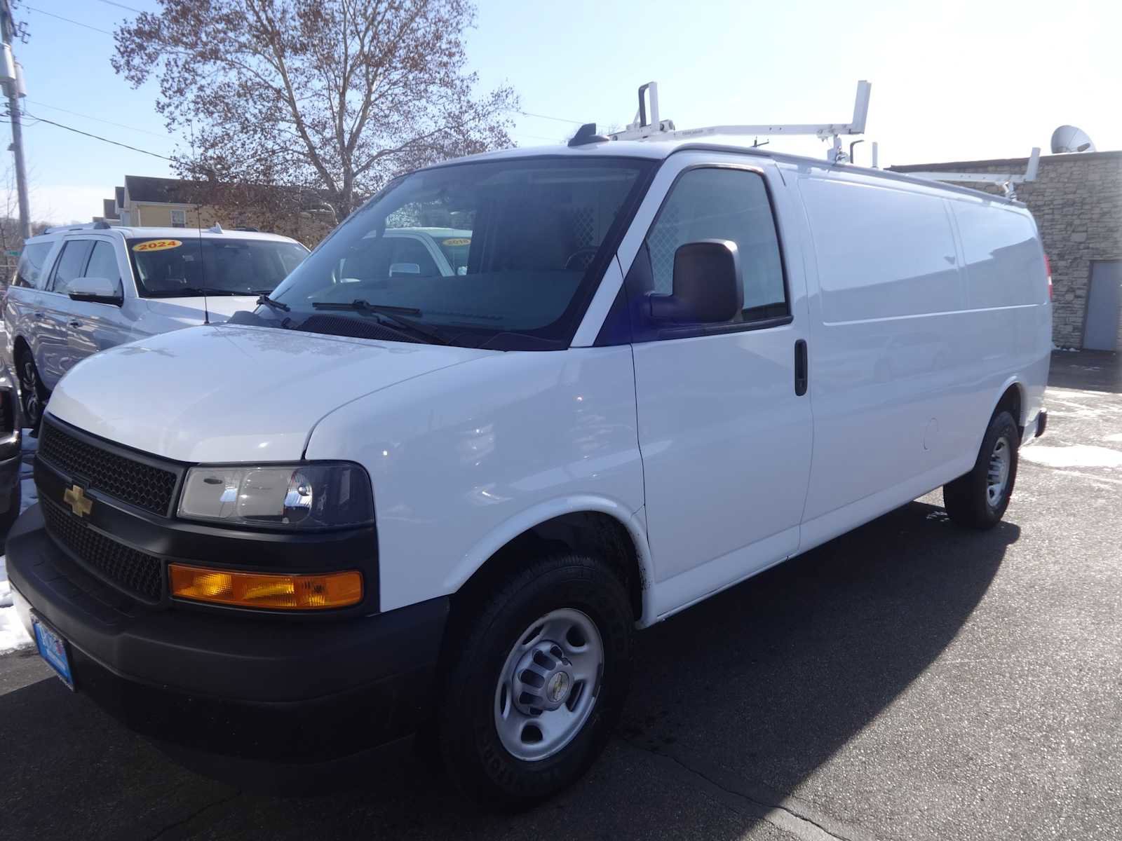Used 2022 Chevrolet Express 2500 Extended w/ Driver Convenience Package image 2