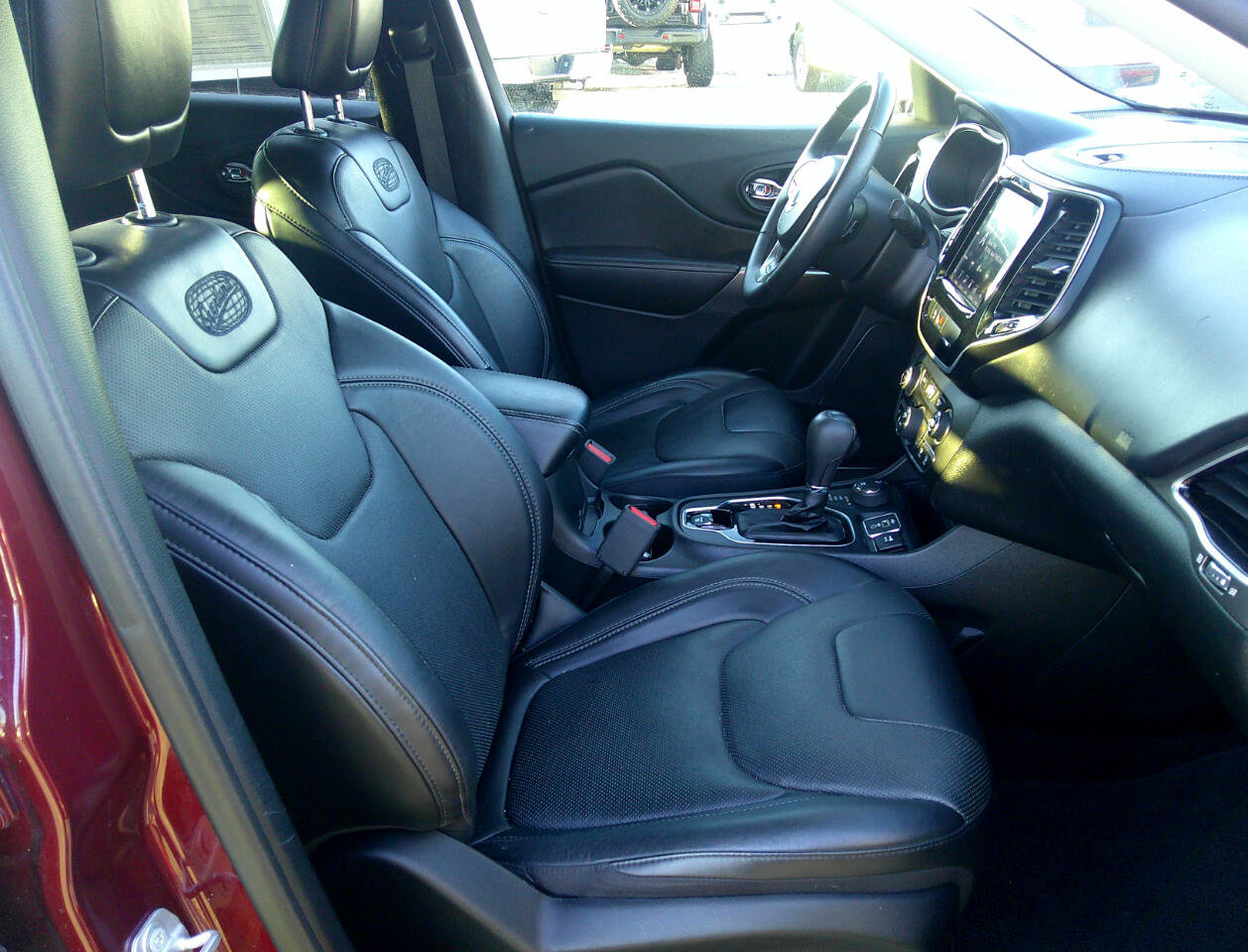 Used 2019 Jeep Cherokee Overland w/ Trailer Tow Group image 46