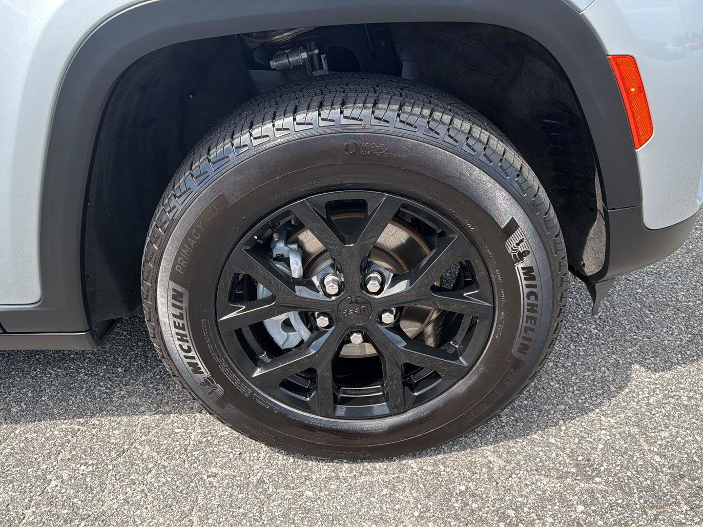 Used 2024 Jeep Grand Cherokee Altitude AWD/4WD image 4
