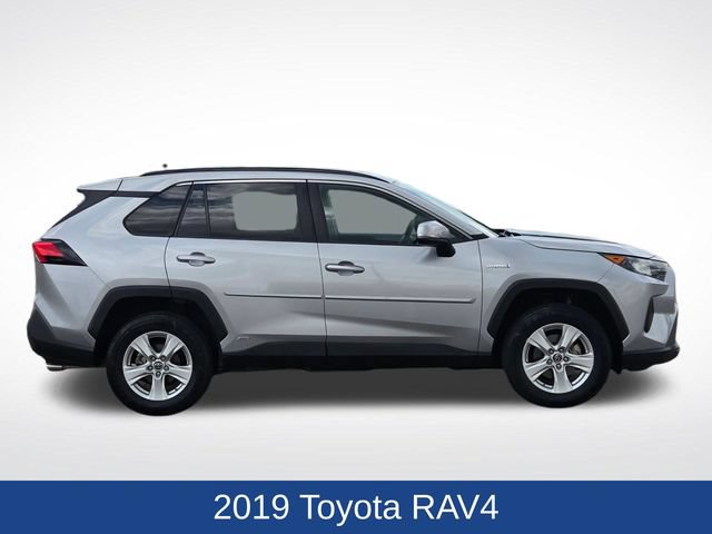 Used 2019 Toyota RAV4 LE w/ Carpet Mat Package AWD/4WD image 2