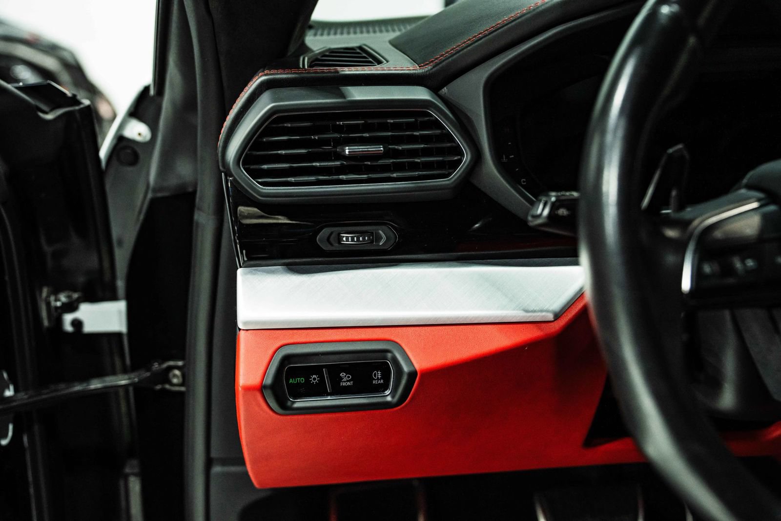Used 2022 Lamborghini Urus AWD/4WD image 22