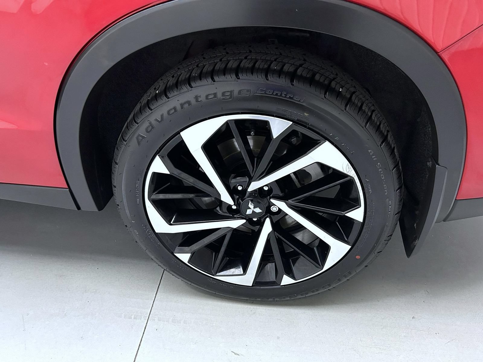 Used 2023 Mitsubishi Outlander SE AWD/4WD image 22
