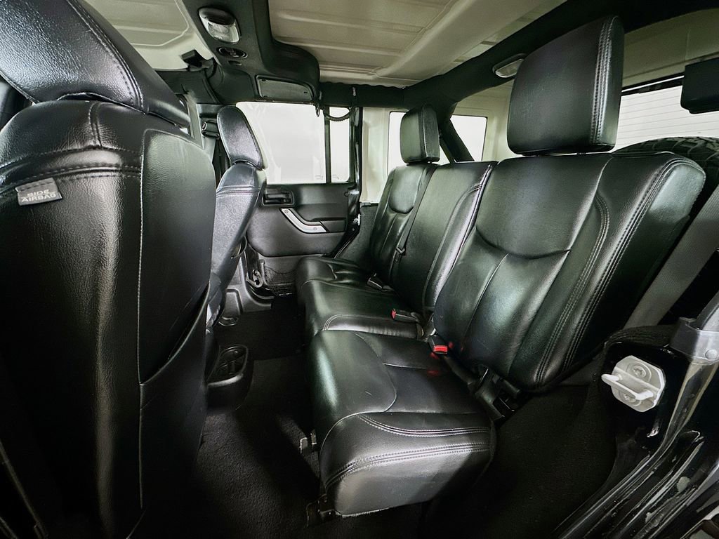 Used 2016 Jeep Wrangler Unlimited Sahara w/ Connectivity Group image 26