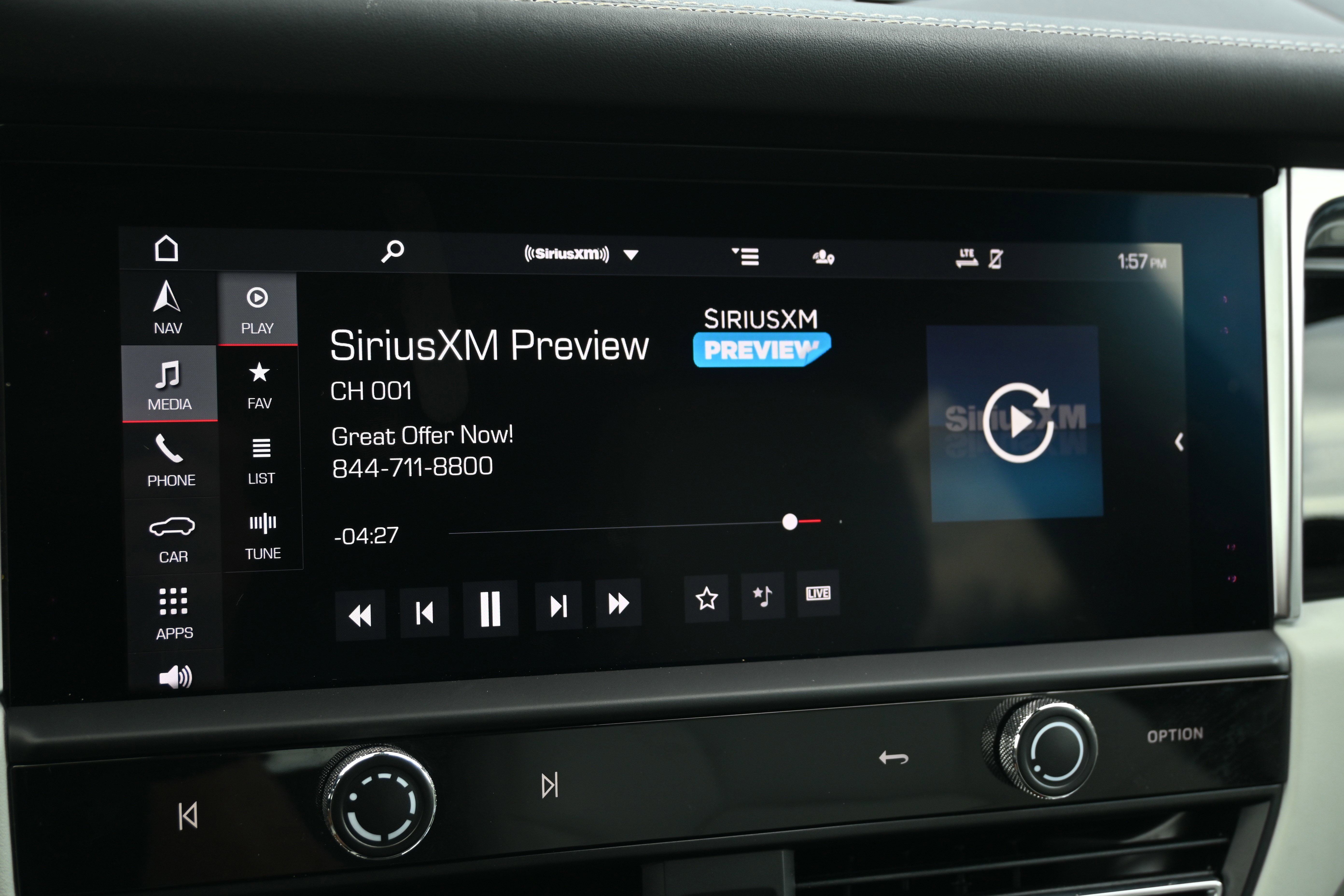 Used 2024 Porsche Macan w/ Premium Plus Package image 34