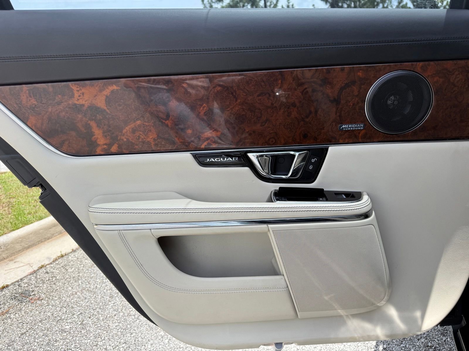 Used 2015 Jaguar XJ L Portfolio AWD/4WD image 43
