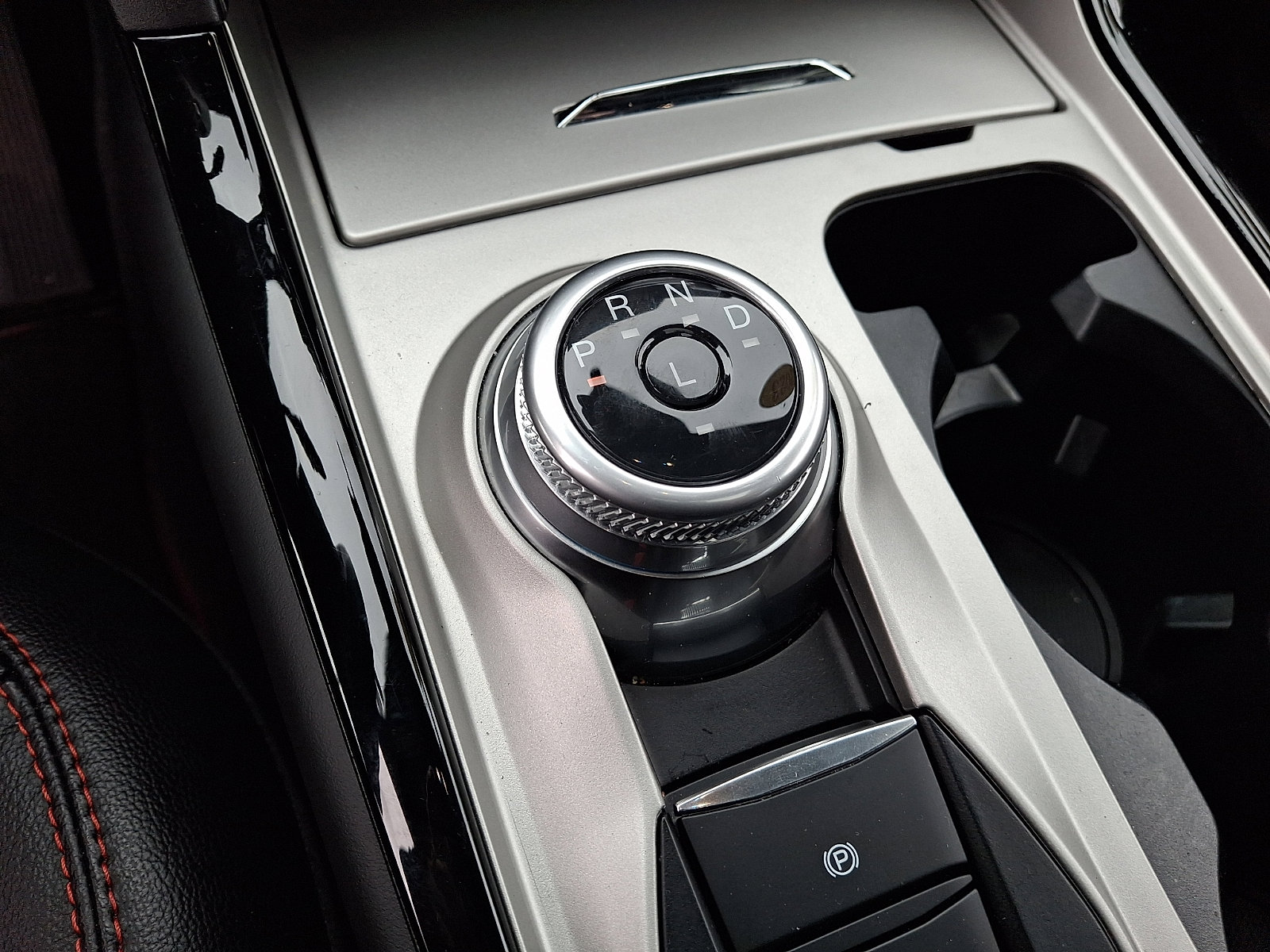 Certified 2023 Ford Explorer ST-Line w/ Class IV Trailer Tow Package image 16