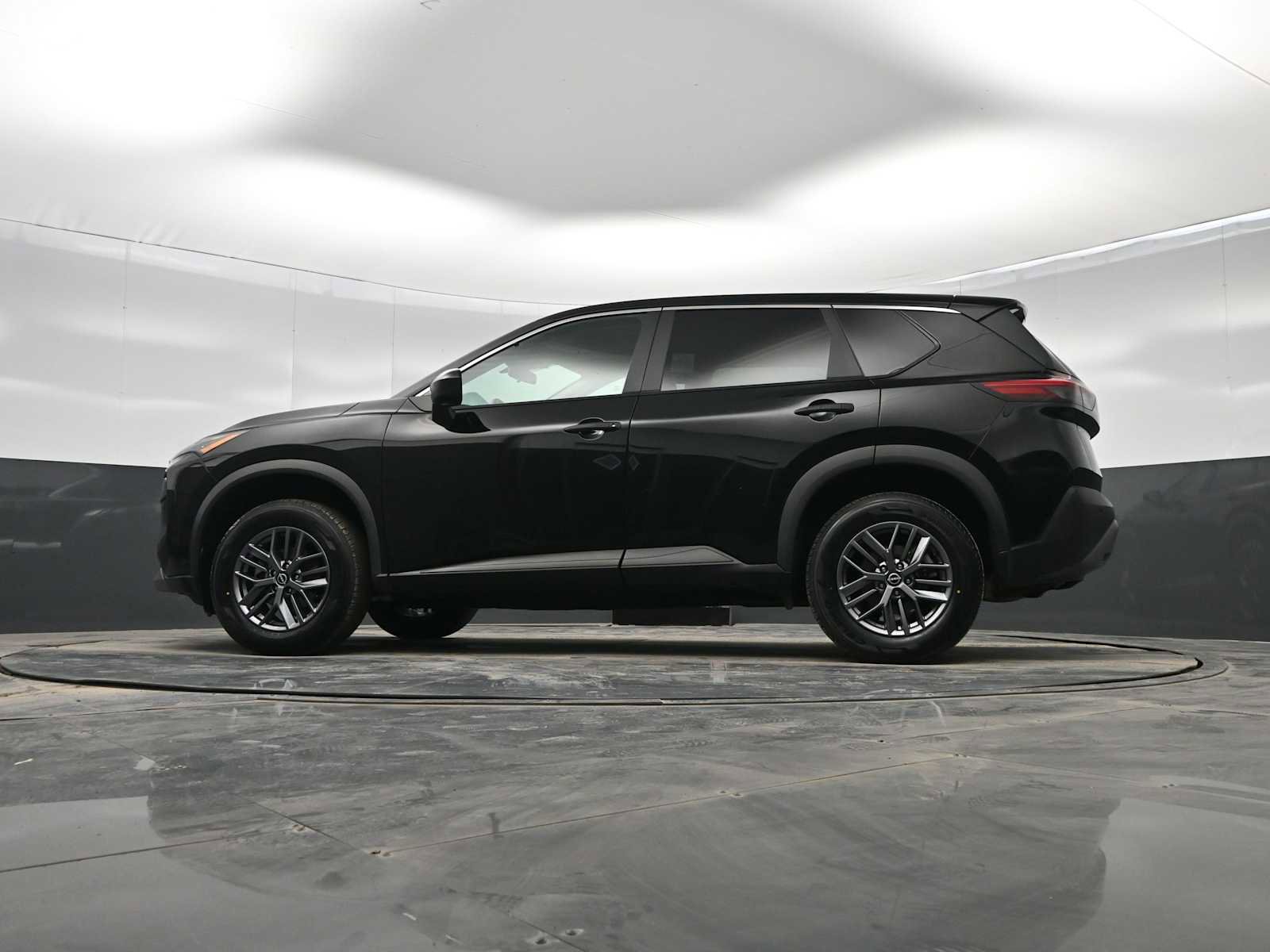 Used 2023 Nissan Rogue S image 33