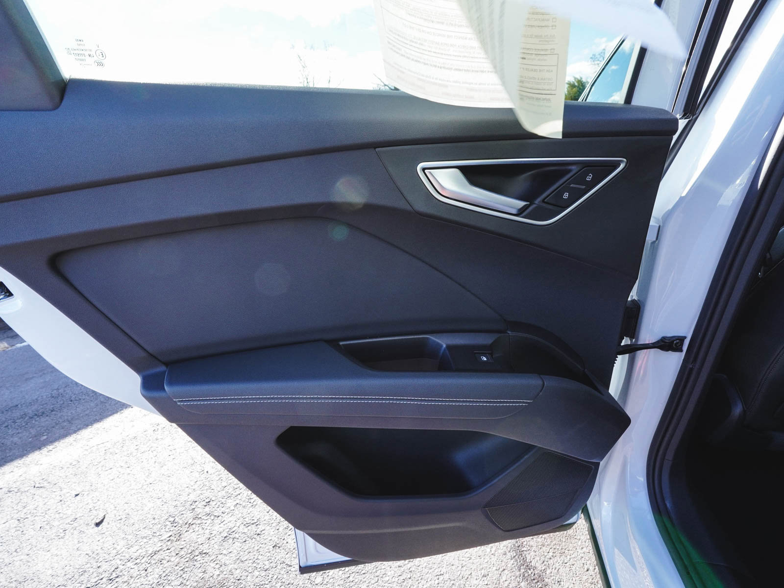 Used 2025 Audi Q4 e-tron Premium image 12