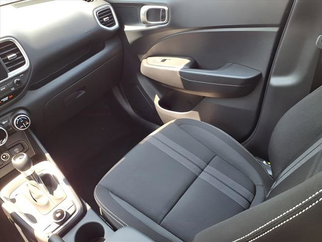 New 2025 Hyundai Venue SEL image 17