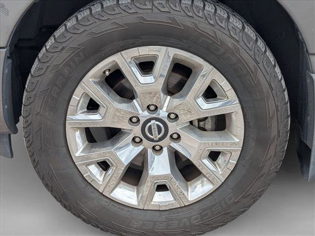Used 2020 Nissan Titan SL image 10
