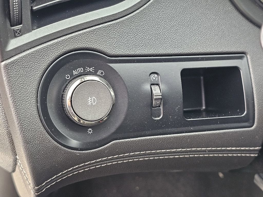 Used 2013 Buick LaCrosse Leather w/ Entertainment Package image 27