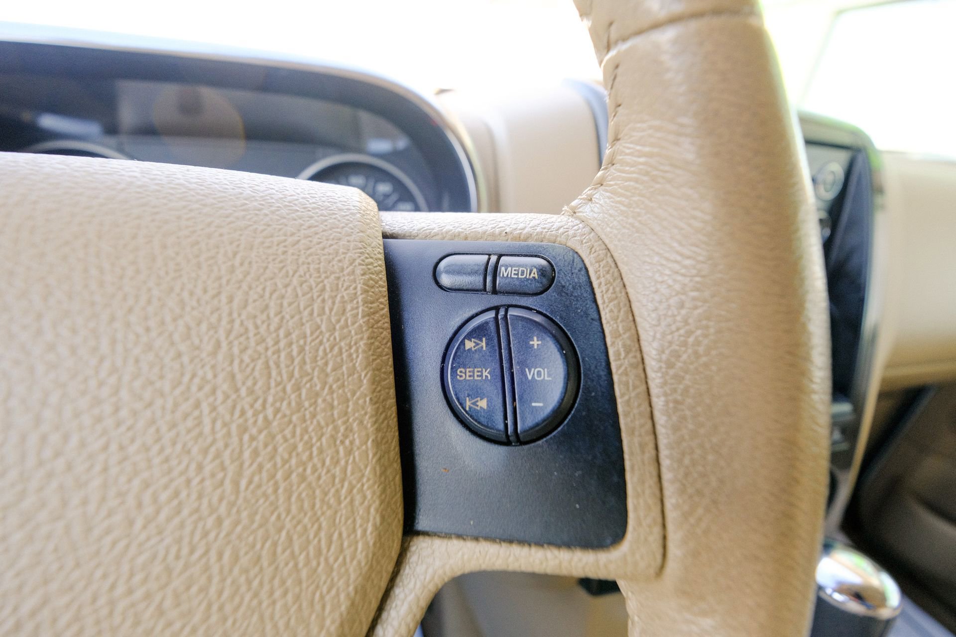 Used 2010 Ford Explorer XLT image 33