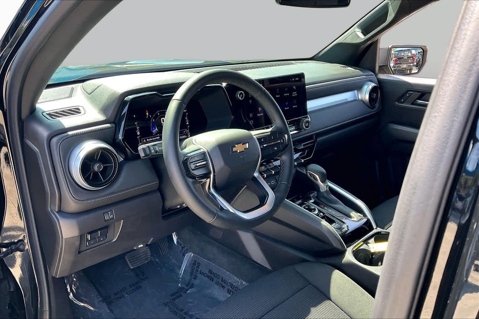 Used 2023 Chevrolet Colorado LT w/ LT Convenience Package II AWD/4WD image 17