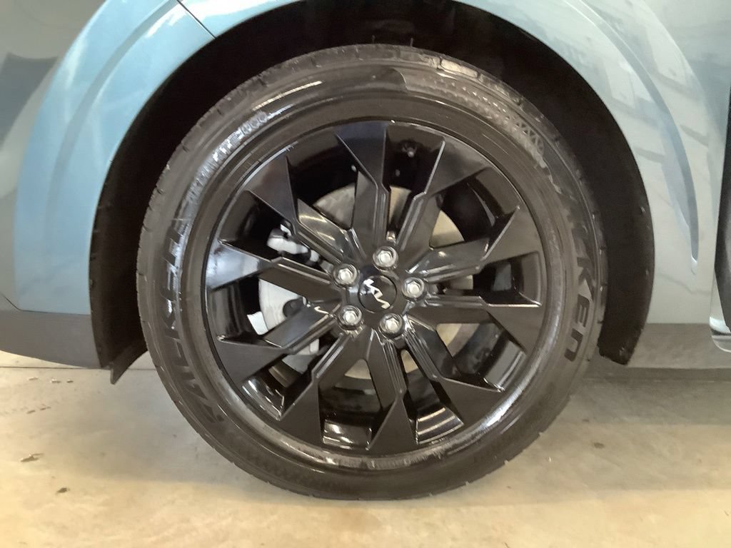 Certified 2023 Kia Carnival SX FWD image 35