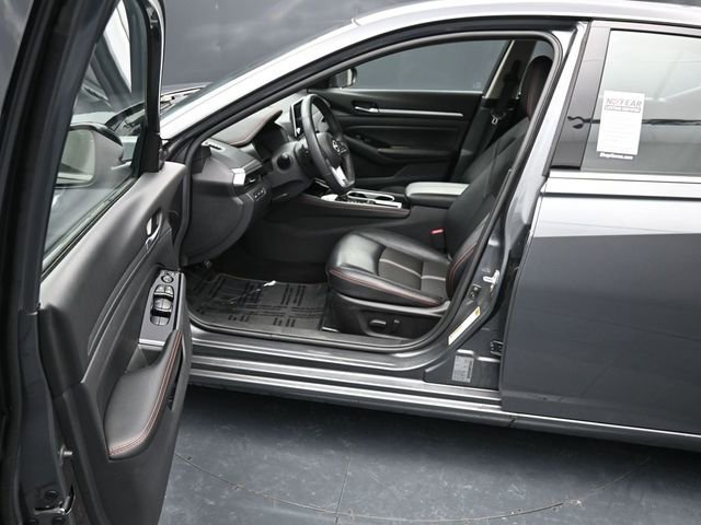 Used 2025 Nissan Altima 2.5 SR image 12