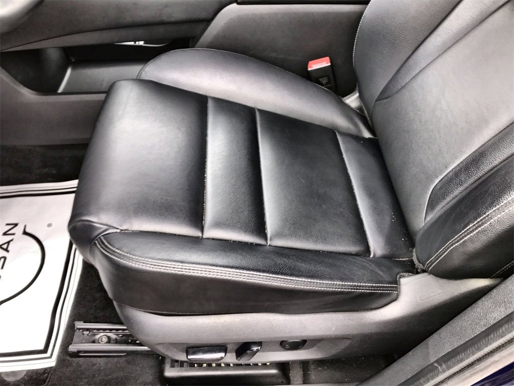 Used 2023 Nissan Rogue SL w/ SL Premium Package image 12