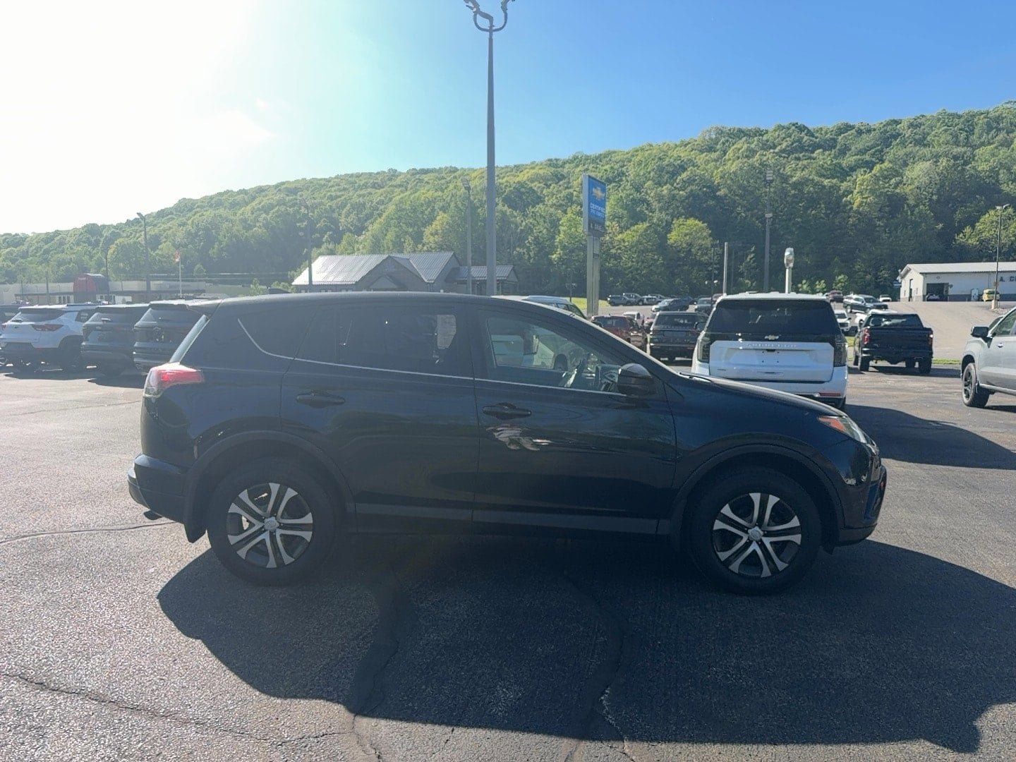 Used 2018 Toyota RAV4 LE w/ All Weather Liner Package AWD/4WD video 3