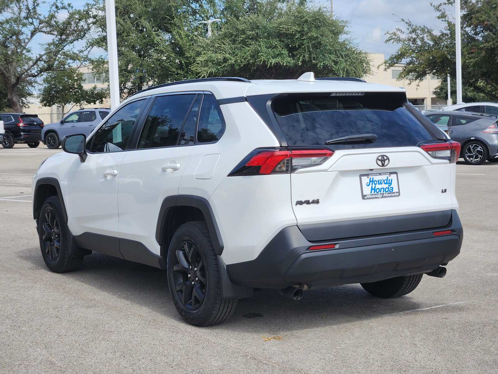 Used 2021 Toyota RAV4 LE FWD image 6