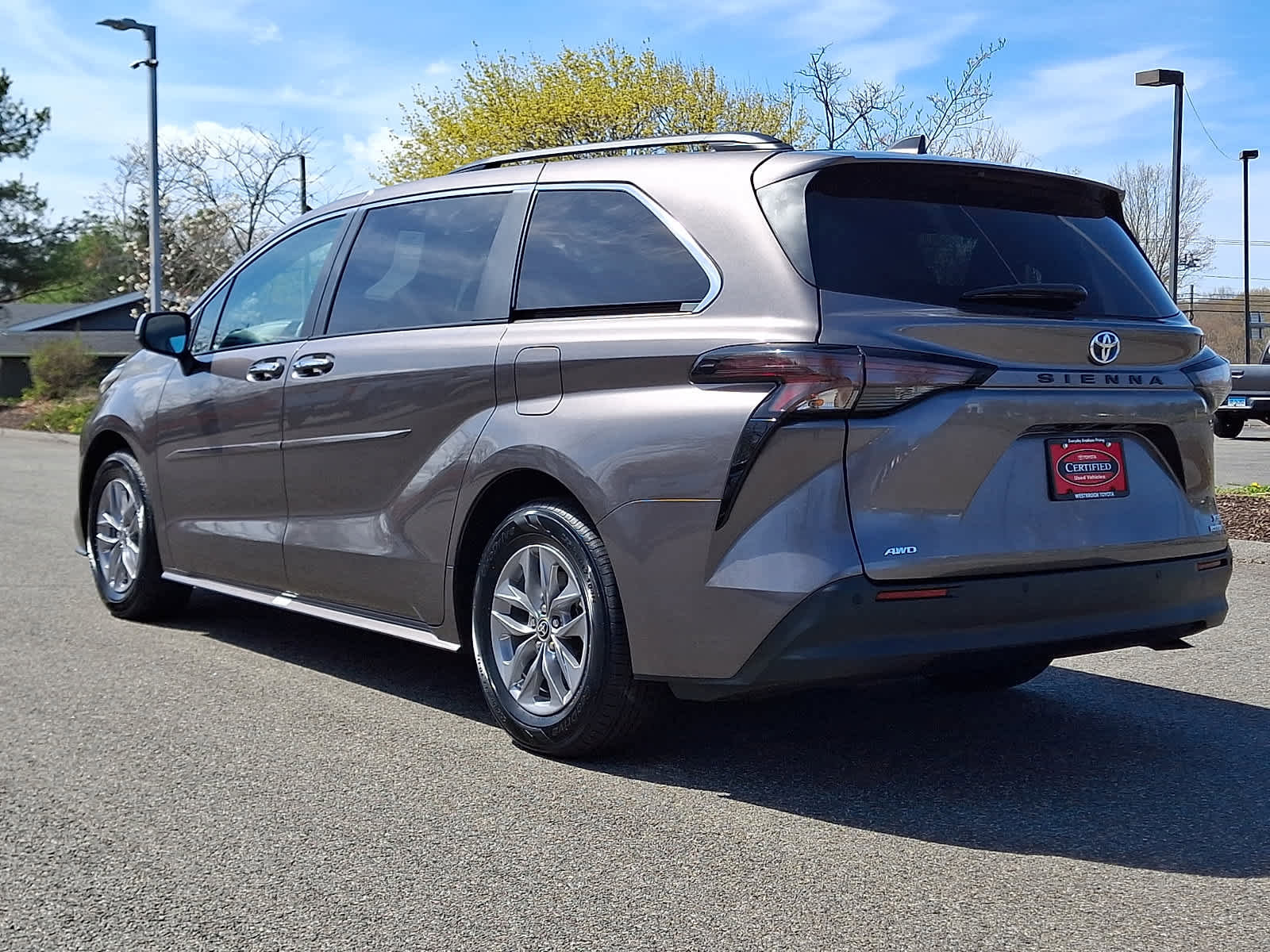 Used 2023 Toyota Sienna XLE AWD/4WD image 7
