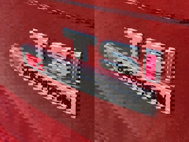 Used 2018 Volkswagen Tiguan SEL image 10