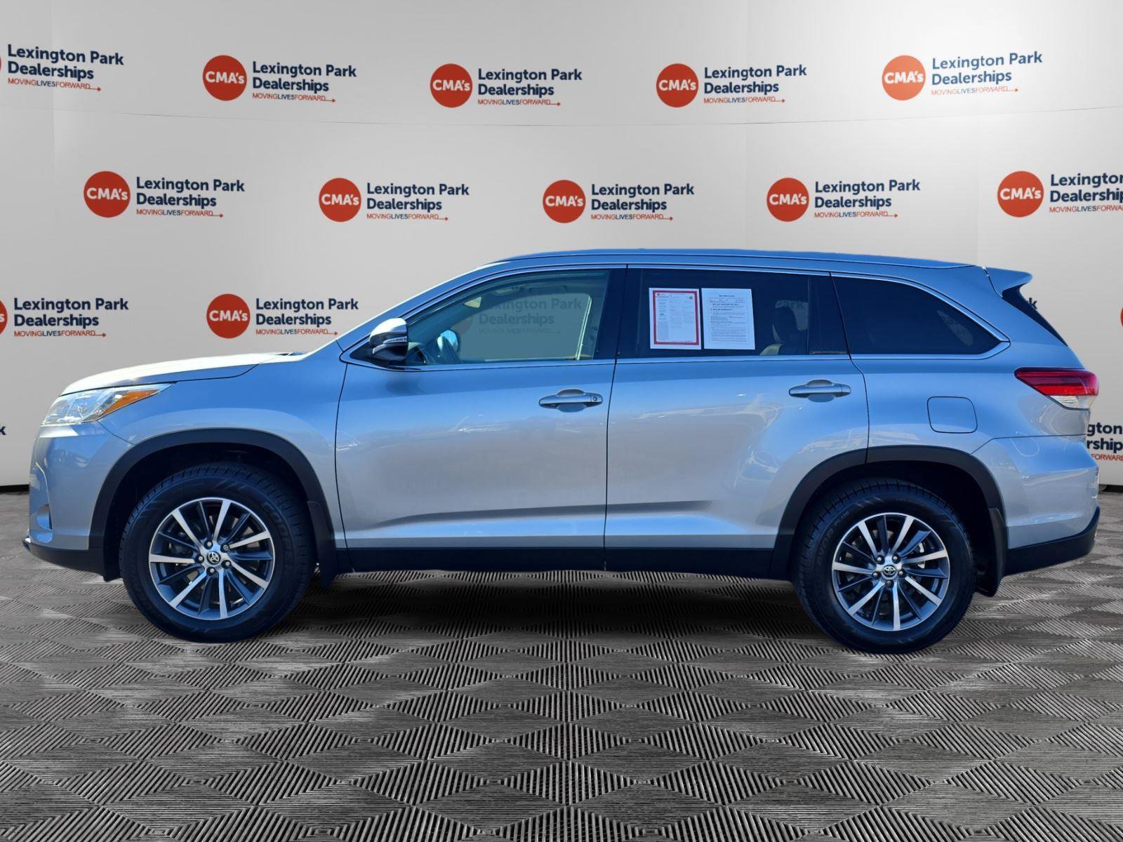 Used 2019 Toyota Highlander XLE image 4