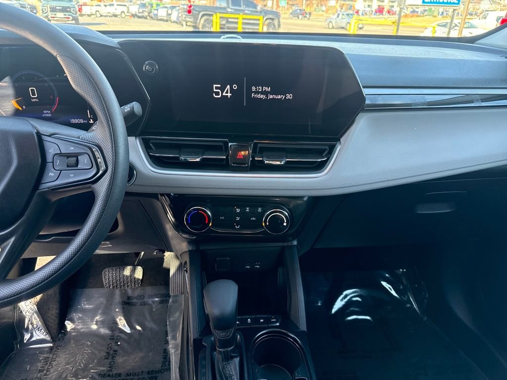 Used 2025 Chevrolet TrailBlazer LT w/ Driver Confidence Package image 17