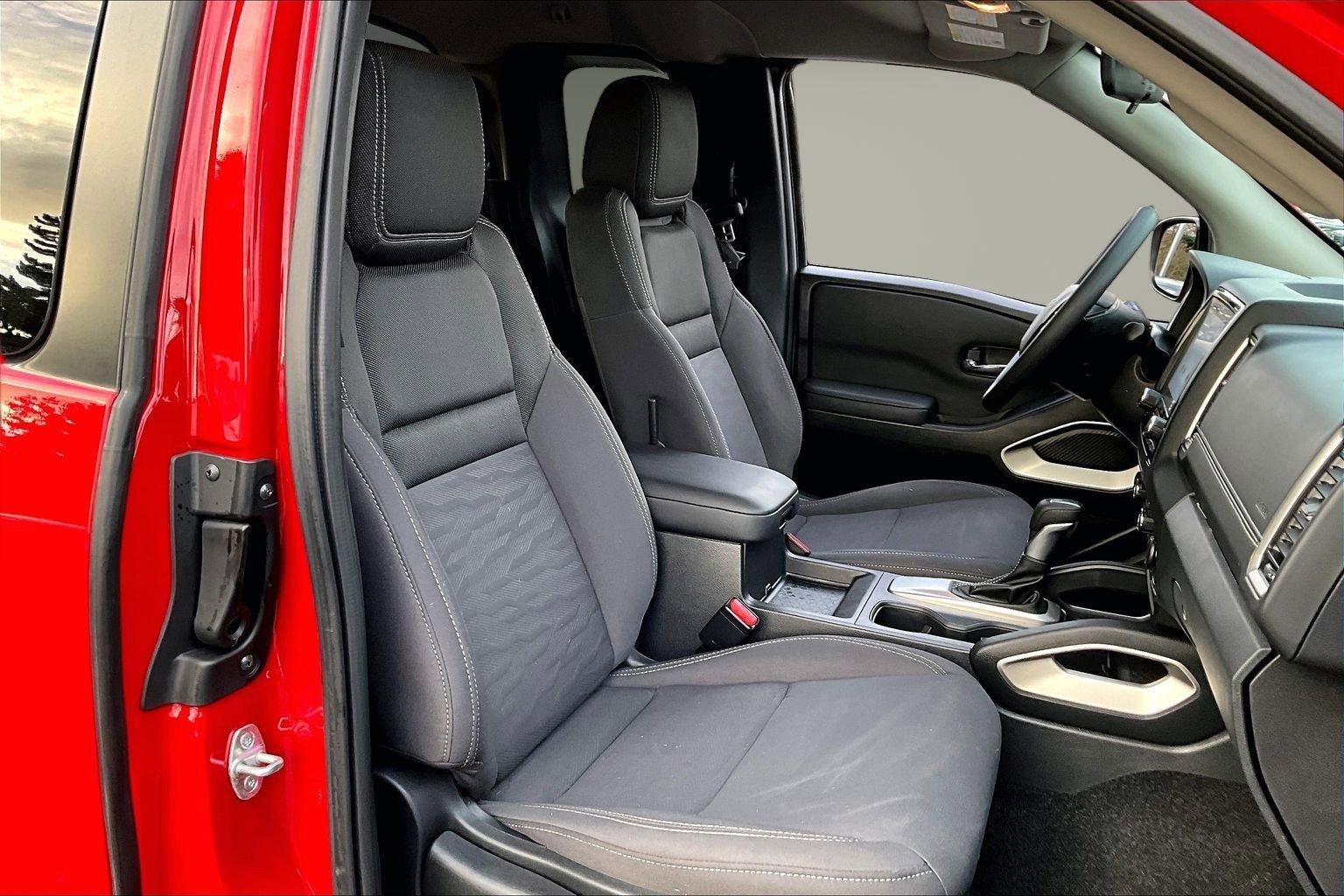 Used 2022 Nissan Frontier SV w/ Technology Package image 28