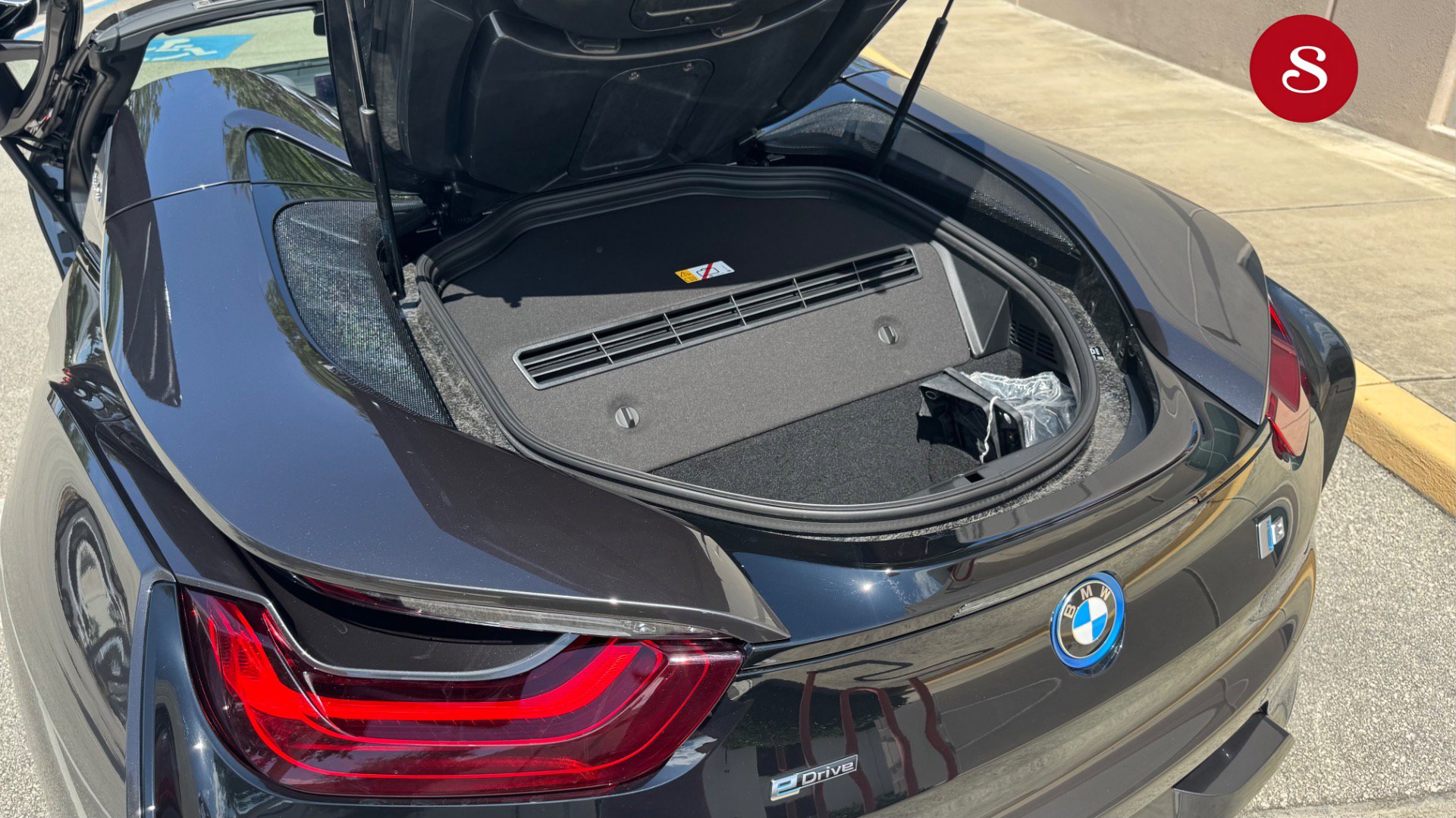 Used 2019 BMW i8 Roadster AWD/4WD image 9