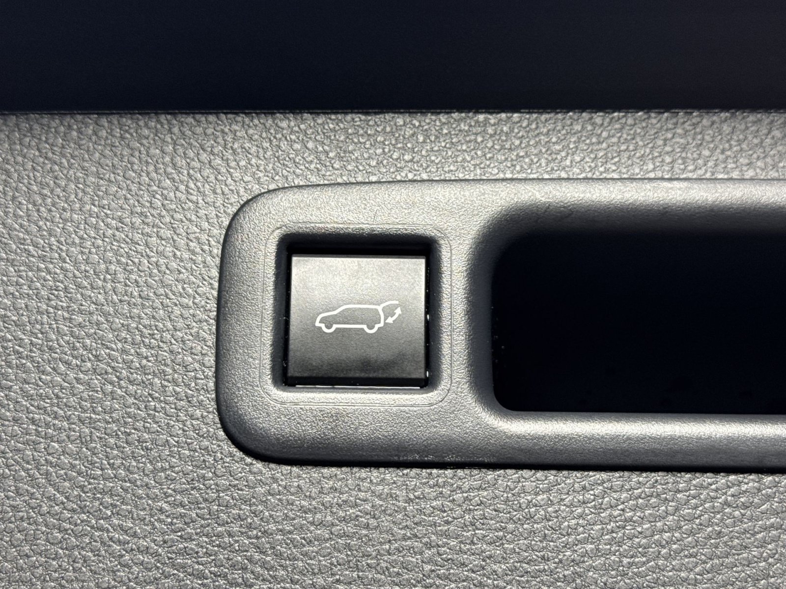 Used 2025 Toyota Highlander XLE AWD/4WD image 39