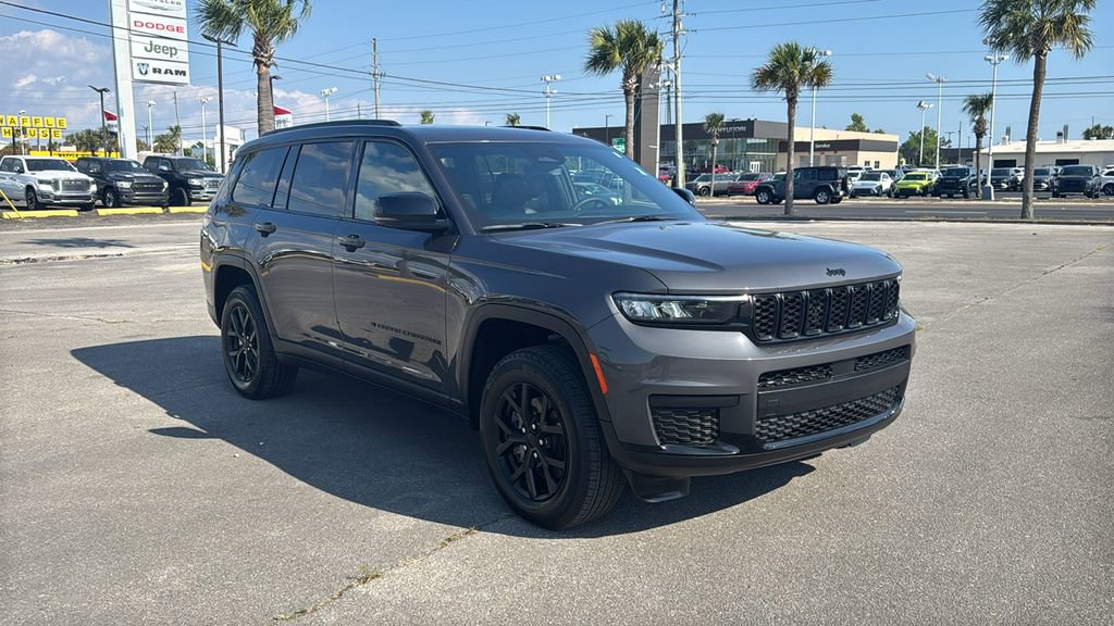 Used 2025 Jeep Grand Cherokee L Altitude AWD/4WD image 8
