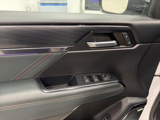 Used 2024 GMC Acadia AT4 image 30