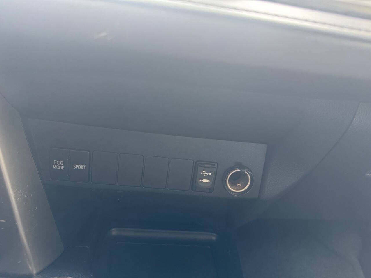 Used 2015 Toyota RAV4 LE image 31