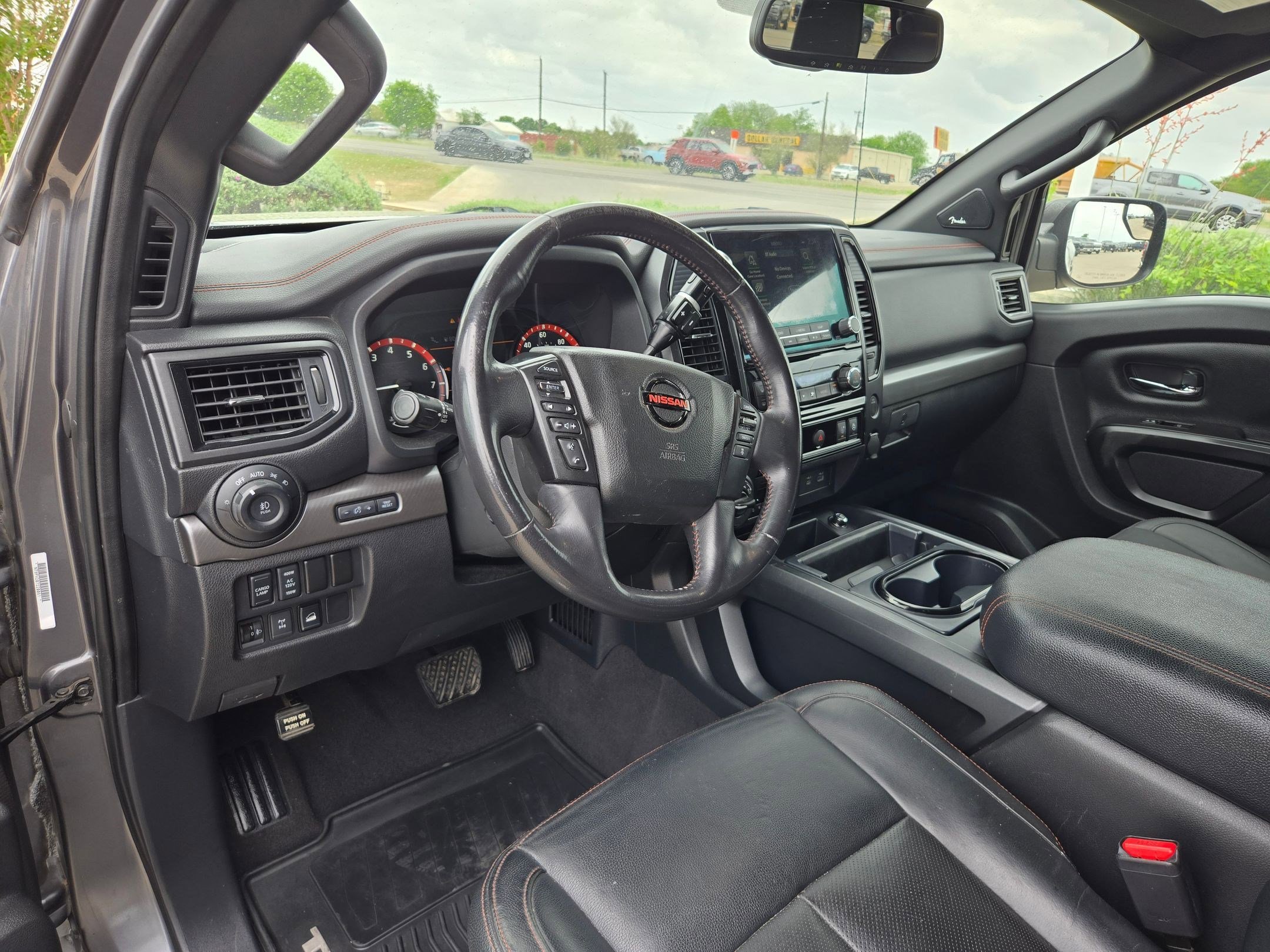 Used 2021 Nissan Titan PRO-4X w/ Pro-4x Convenience Package image 11