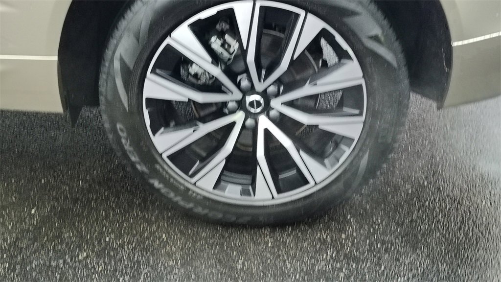 Certified 2023 Volvo XC60 B5 Core w/ Climate Package image 28