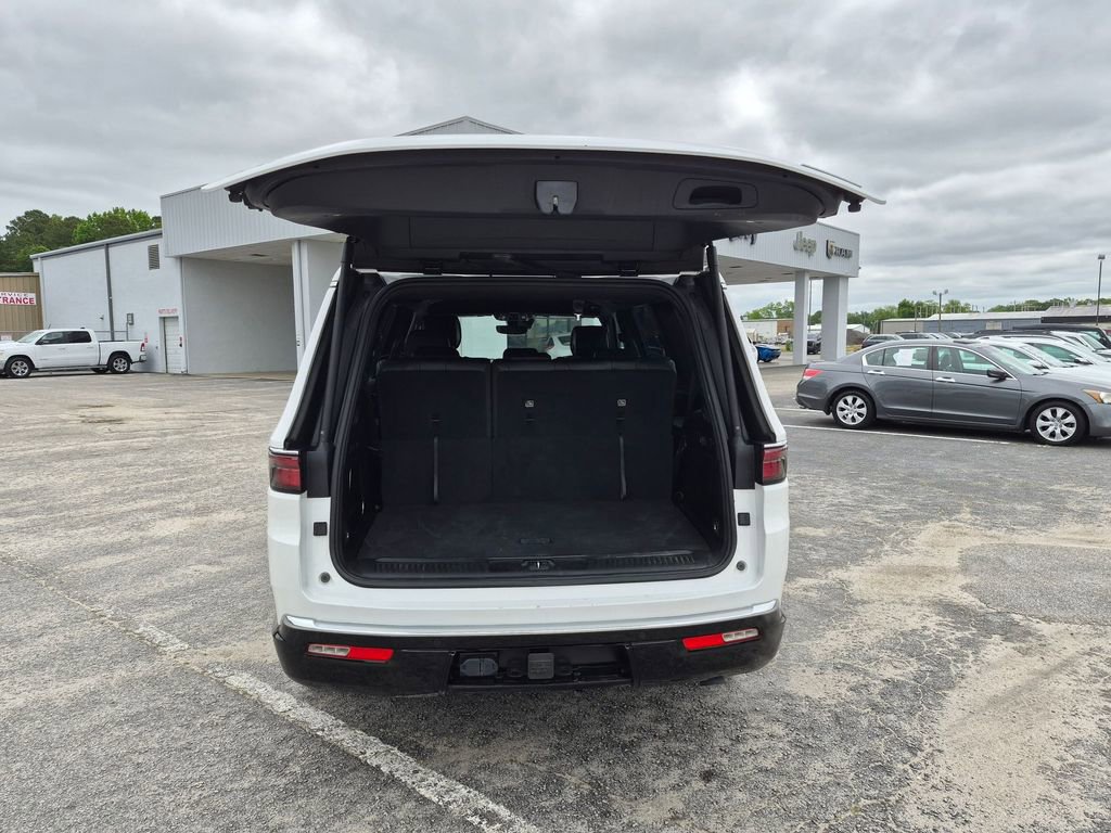Used 2024 Jeep Wagoneer Series II w/ Flexible Seating Group RWD image 27