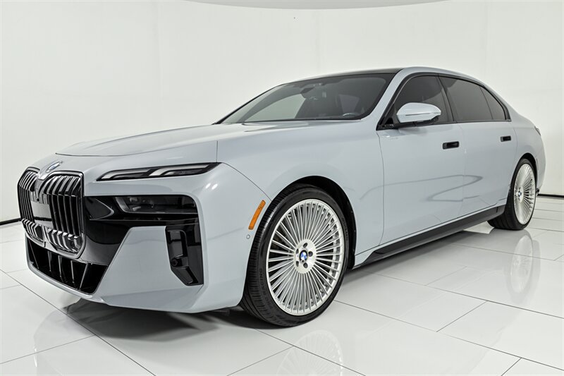 Used 2024 BMW 760i xDrive AWD/4WD image 8