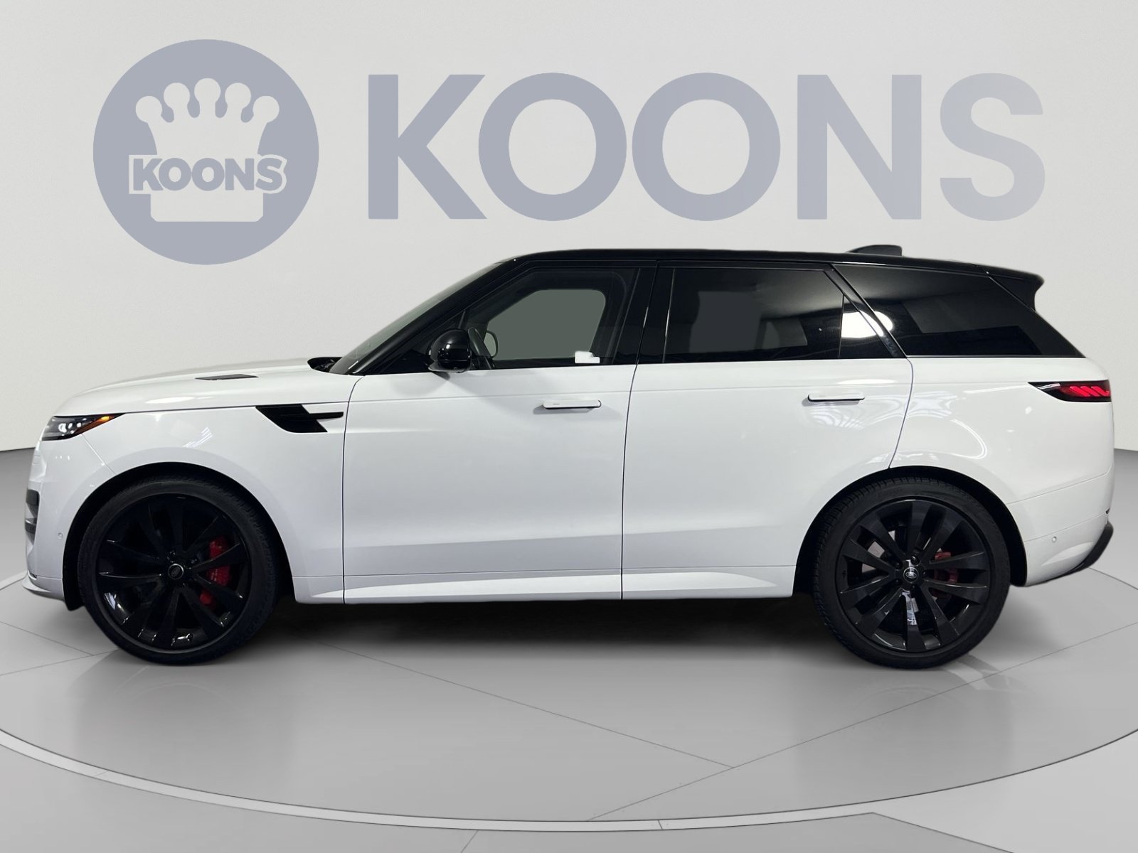 Used 2024 Land Rover Range Rover Sport Dynamic SE AWD/4WD image 2