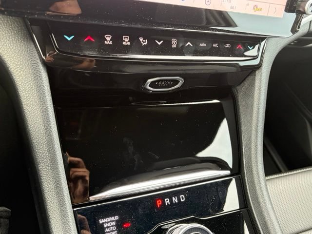 New 2026 Jeep Grand Cherokee Limited w/ Luxury Tech Group II AWD/4WD image 22