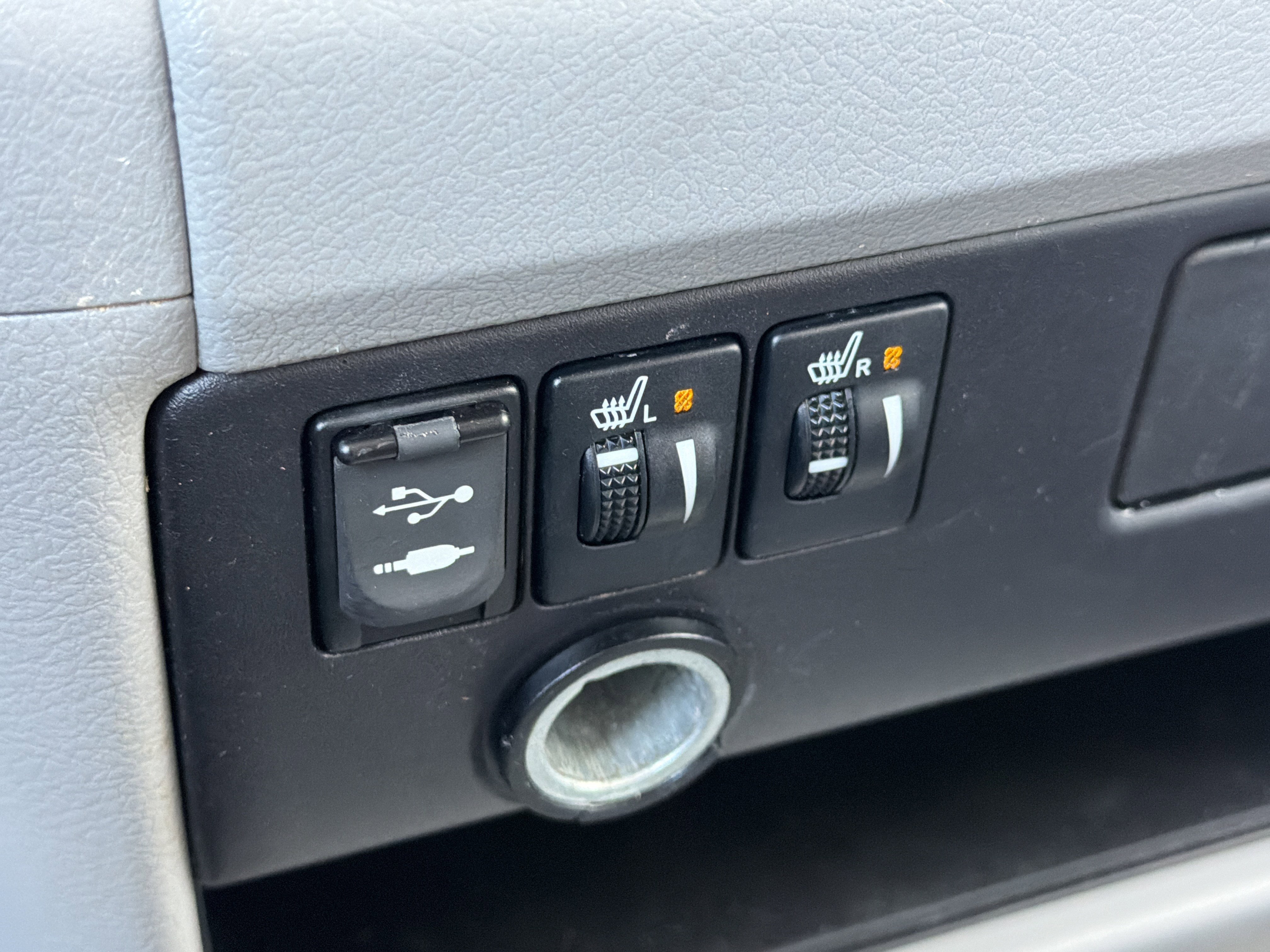 Used 2017 Toyota Sienna XLE image 25