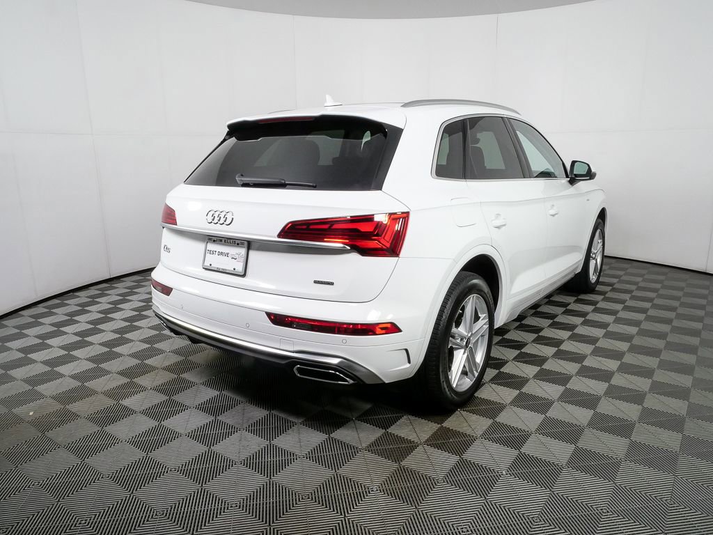 Used 2024 Audi Q5 e Premium w/ Convenience Package AWD/4WD image 3