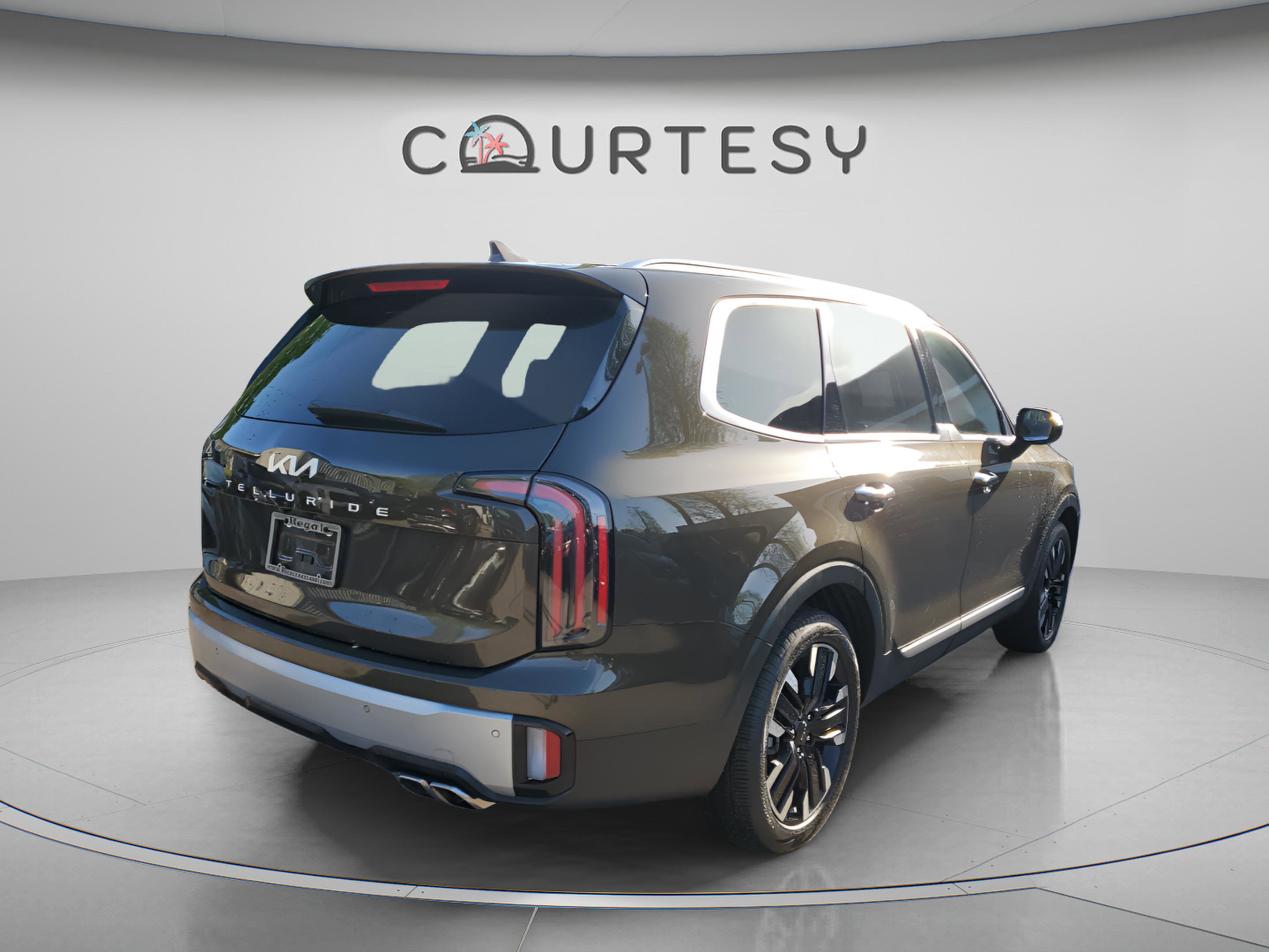 Certified 2024 Kia Telluride SX image 3
