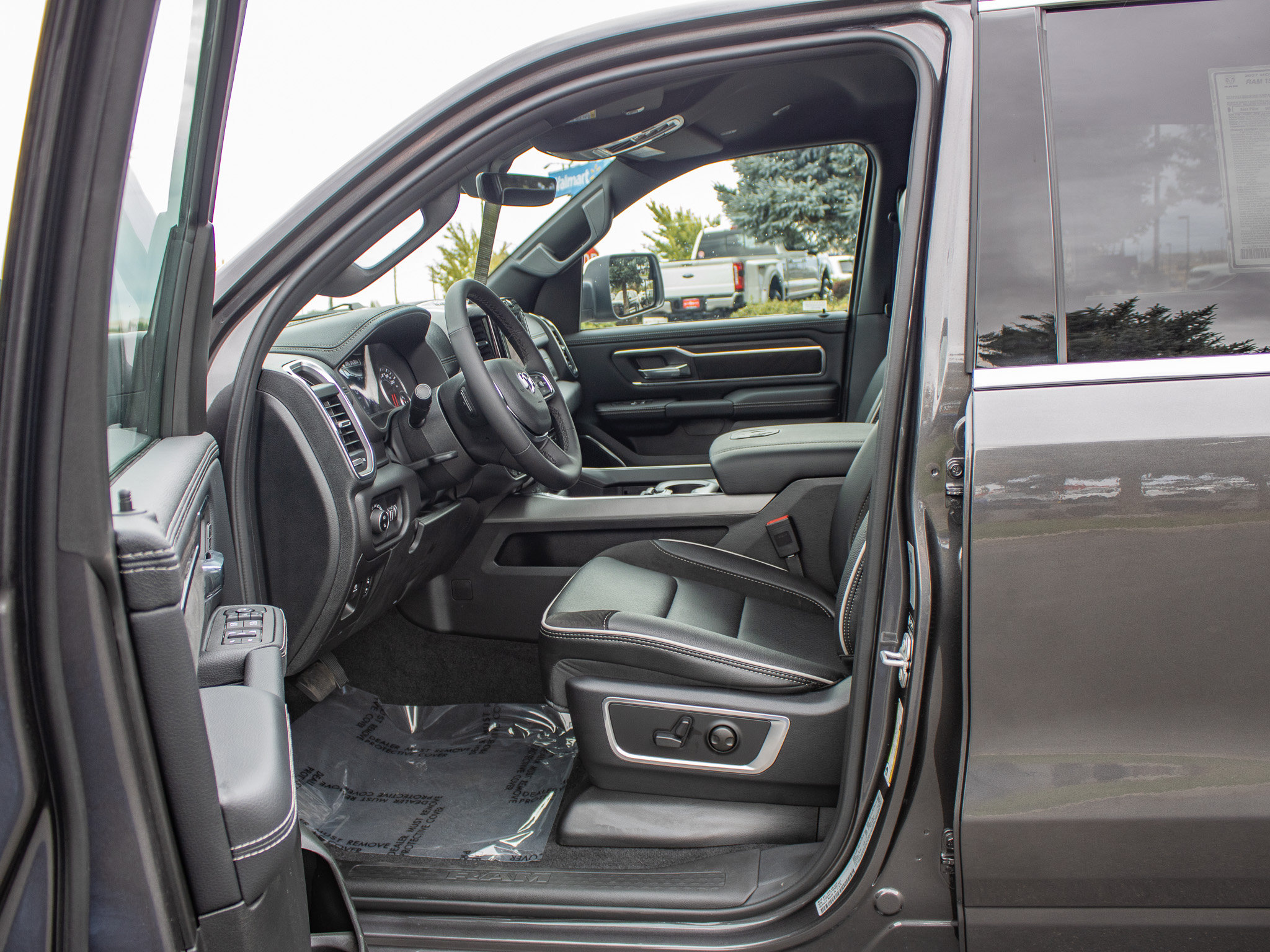 New 2027 RAM 1500 Laramie w/ Chrome Appearance Group AWD/4WD image 24