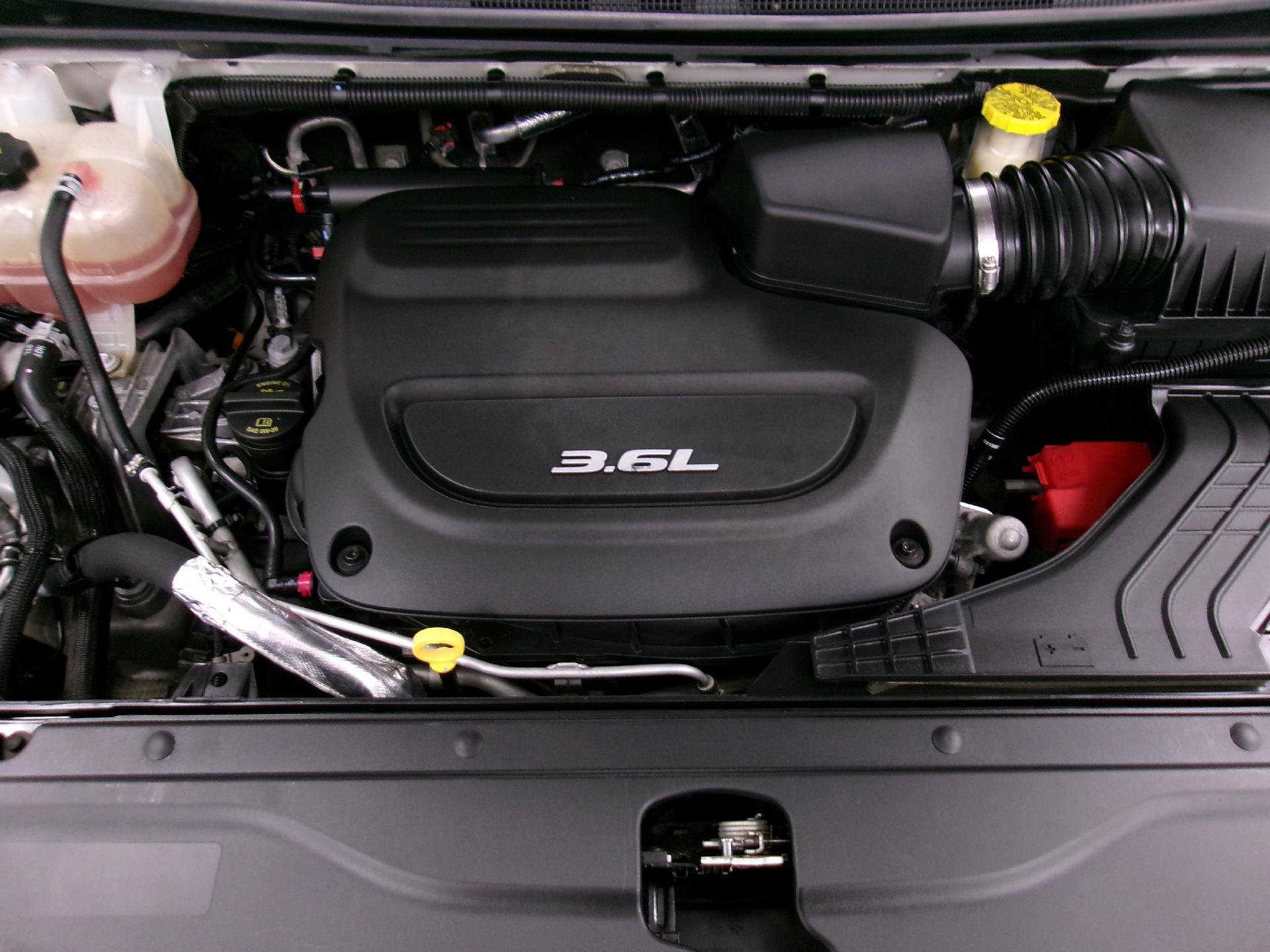 Used 2017 Chrysler Pacifica Limited image 19