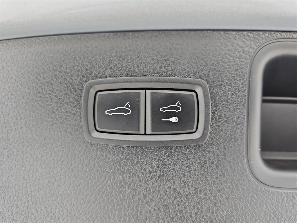 Used 2018 Porsche Macan image 25