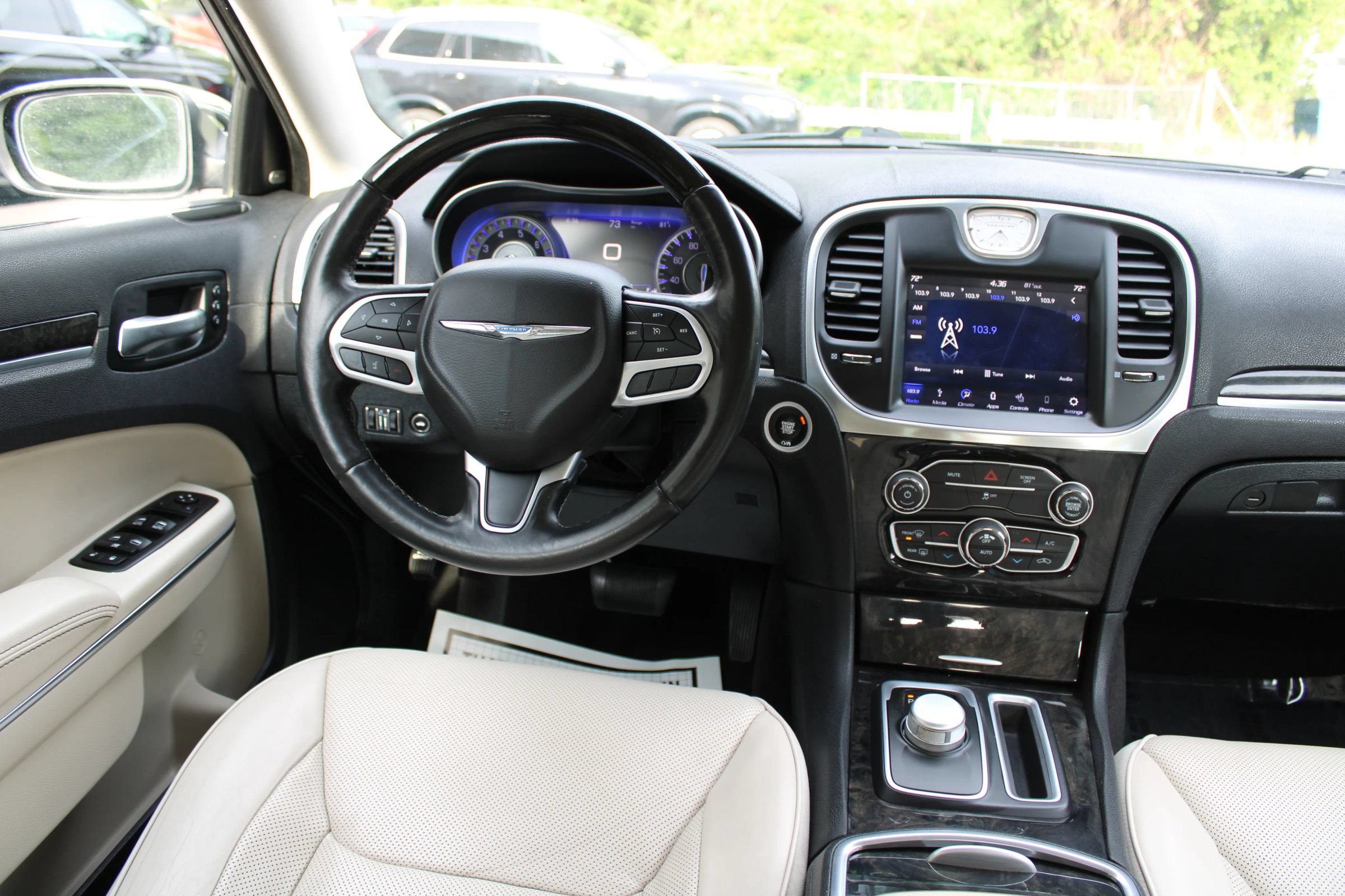 Used 2018 Chrysler 300 Limited RWD image 11