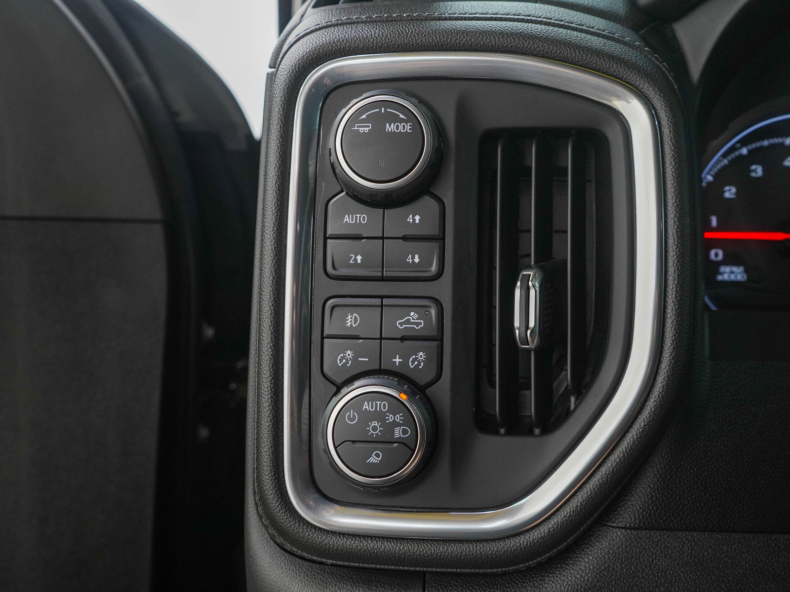 Used 2021 Chevrolet Silverado 1500 LTZ AWD/4WD image 27