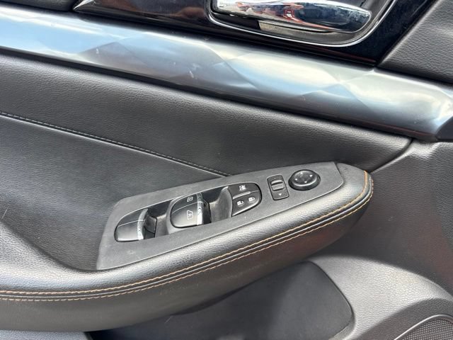 Used 2020 Nissan Maxima SR FWD image 13