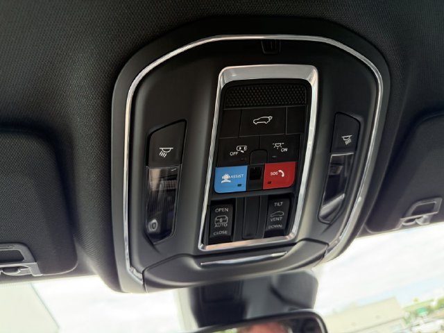 Used 2024 Jeep Grand Cherokee Altitude AWD/4WD image 29